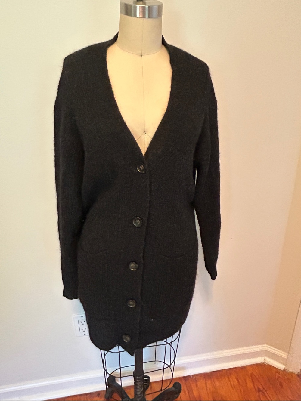 Everlane Size Small - Black Long V-Neck Button Front Women's Sweater Cardigan